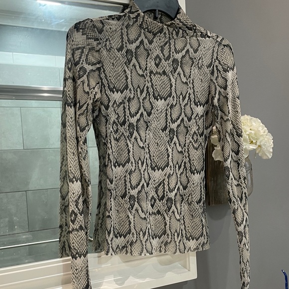 AFRM Tops - AFRM Monochrome Patterned Long Sleeve Top